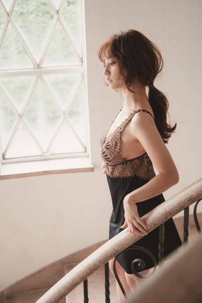谷まりあ写真集『You and Me』⒞プラチナムプロダクション