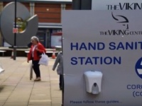 アルコール依存者の仕業か？公共に設置された消毒液の入った容器が次々に破壊されるという事案（イギリス）