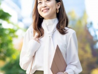 年齢とともに出会いは減少傾向、独身女性の5割以上が若いころに出会いを増やした方がいいと回答