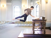 必見、飛ぶイケメン!! 飛んでるのにフツーすぎて笑える写真