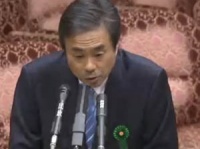 予算委員会で答弁する柳瀬唯夫・元首相秘書官