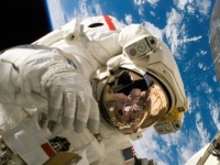 【男女の考えを比較】Q.宇宙人の存在、信じる？　信じない？