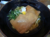 これは「きつねうどん」（pelicanさん撮影、flickrより）