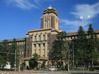 名古屋市役所（Alpsdakeさん撮影、Wikimedia Commonsより）