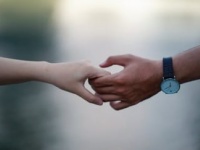 無意識に惹きつける「天然たらし」な男性の特徴5つ