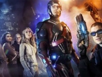 時空を超えて集められた8人のDCヒーローたち！プロフィールムービーがカッコよすぎる