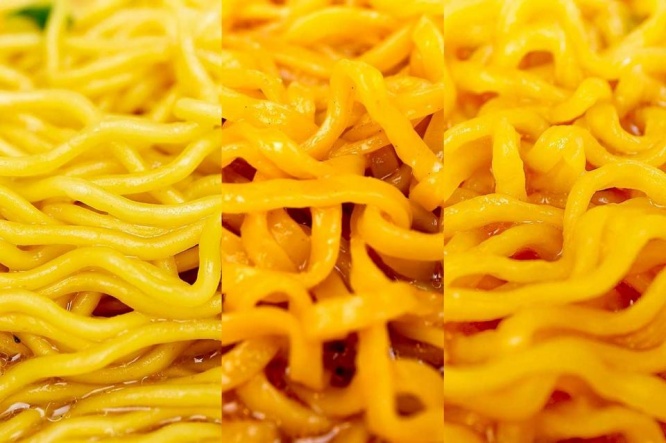 左から、彩未、すみれ、純連の麺