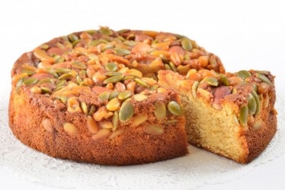 【新宿土産】ナッツの香ばしさがくせになる！　木の実がたっぷり散りばめられた「杜のケーキ」