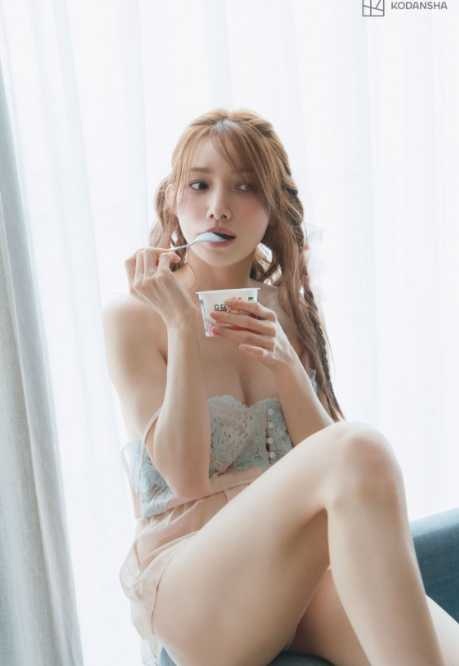 X:後藤真希写真集公式（@makiflos）より