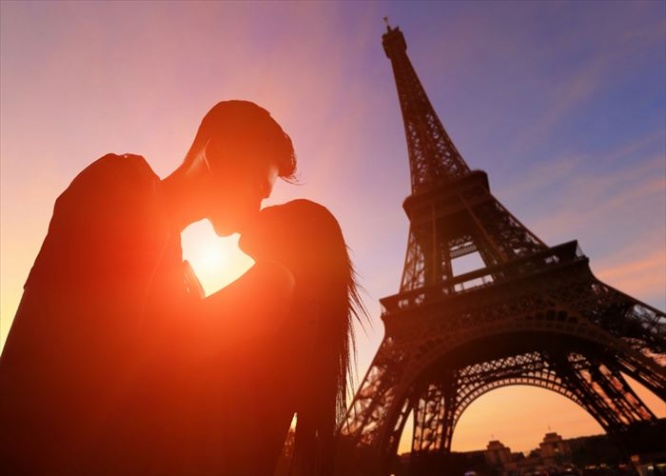 silhouette of romantic lovers with eiffel tower in Paris with sunset