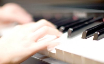 弾けたら視線を独り占め!?　ピアノで弾いてみたい曲6選