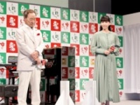 武田鉄矢、麻生久美子⒞『東洋水産「赤いきつね　緑のたぬき」』
