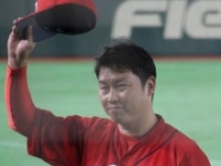 新井貴浩監督（写真は現役時代）