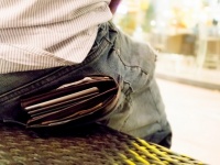 中学生かよ！　ダサくてガッカリした男性の財布・6パターン