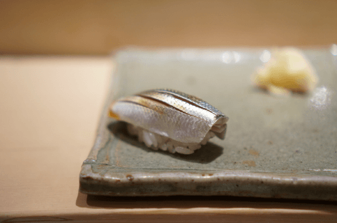 東京で食事をするならやはり江戸前寿司! 一人で行くべき洗練された寿司屋3選#2