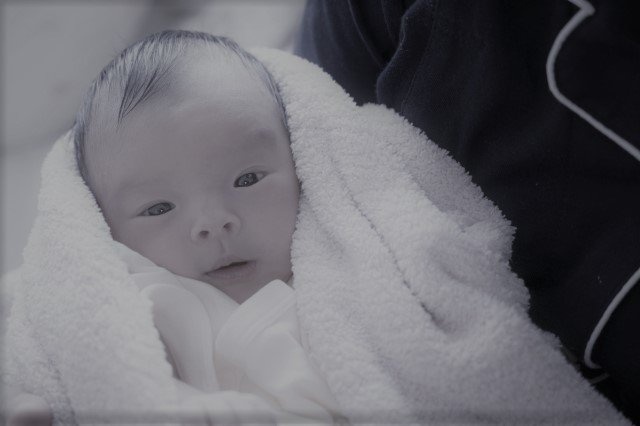 「雨の中、赤ちゃんをタオルに包み病院を去る私。車の方へ走り出す寸前、知らないおじいさんが『貸し！』」（福岡県・30代女性）