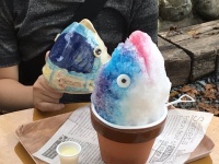 カツオの「眼」は、フエラムネにチョコチップ。味はブルーハワイ&amp;イチゴに白蜜（画像は藤枝市陶芸センター(ｾﾝﾀｰﾏﾏの呟き) (f_tougei)提供）