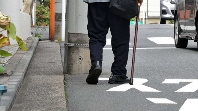 歩行困難の中、薬局に...（画像はイメージ）