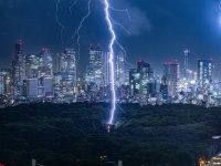 雷が落ちた場所はまさかの...　〝神懸かった1枚〟が11万人を圧倒「ゲームでもこんな瞬間みたことない」