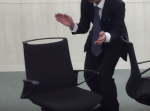 日産の技術がスゴくて、オフィスのイスが整列！【驚嘆動画】