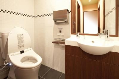 「痔なので」「お尻に水が当たると違和感が」トイレでウォシュレットを使う女性は約〇割！