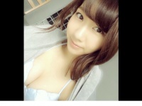 AKB48・柏木由紀、胸の谷間がスゴすごるセクシービキニショットにファン大興奮！　「癒されます」