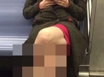 「もはやタコ！？」電車の中で撮影された女性の脚が柔軟すぎた