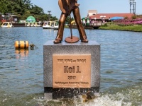 現代美術二等兵「KoiのRock'n'Roller」（画像提供：六甲山観光株式会社）