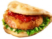 「エビチリナンサンド」（画像は公式サイトより）