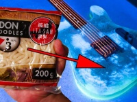 うどん県の人々よ。ドイツではうどんでギター作ってるよ！