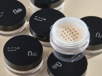 皮脂崩れもこわくない。KATE、毛穴レス・小顔に導く新作コスメ発売