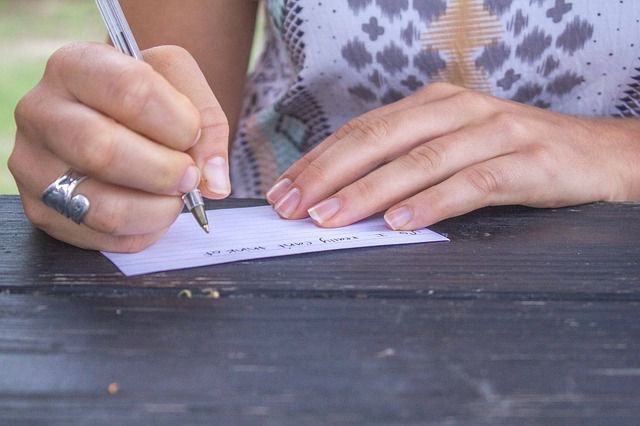 アルファベットの筆跡で性格判断!「l」「t」「i」「y」を書いてみよう