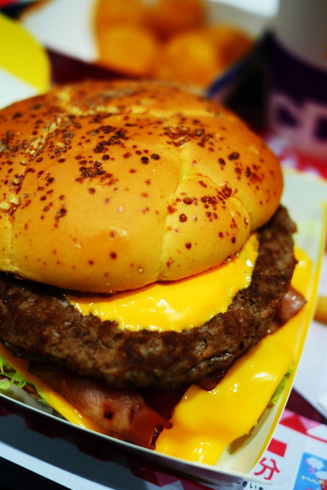mcdonalds-american-deluxe-cheeseburger8