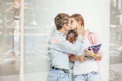 付き合ってないのにキスされた！　気になる男性心理と対処法
