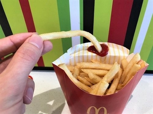 手間なくケチャップが付けられる