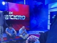 犯罪組織リーダーが脱獄後、武装集団が生放送中のテレビ局を襲撃