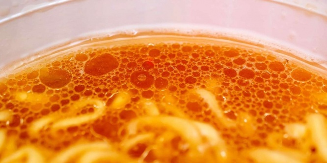 スープ表面の油脂