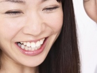 美人じゃなくてもモテル！　男を惹きつけるポイント3つ！「明るくポジティブ」「気配り上手」