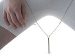 股にぶら下げるジュエリーが流行！？　その意外な狙いとは？