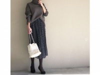 厚手ニット×シフォンスカートで作る、脱着ぶくれコーデ　＃東京365日コーデ