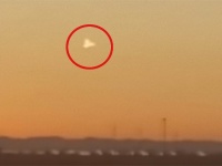 アメリカ、テキサス州の上空に三角形の飛行物体が目撃される。新たな軍事兵器なのか？それとも...