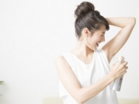 え、汗が止まるツボがある!?　働く女性必見のわき汗対策9選