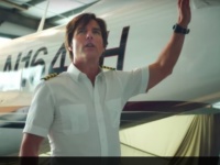 トム・クルーズが実在した麻薬の運び屋に扮する新作映画、『American Made』の予告編が公開！