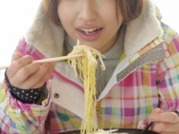 男性が思わずイラッとする「彼女の食事スタイル」