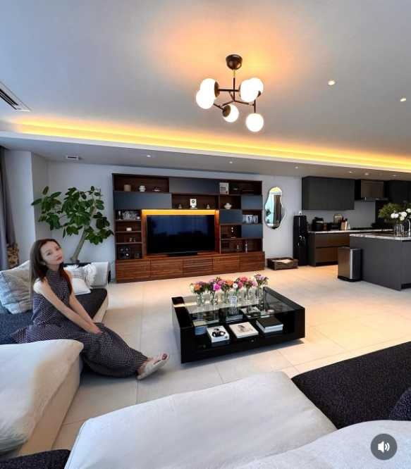 Instagram:板野友美(@tomo.i_0703)より