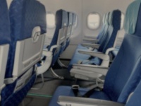 「高所恐怖症だけど飛行機に搭乗。怖すぎて震える私を、近くの席の若い男性客が...」（沖縄県・40代女性）