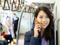 オレの彼女じゃなくて良かった！　男が許せない女子の電車マナー違反6つ！
