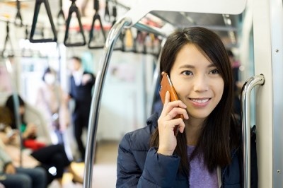 オレの彼女じゃなくて良かった！　男が許せない女子の電車マナー違反6つ！