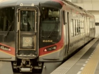 「自閉症の5歳息子と大荷物を抱えて特急電車に乗った私。駅で降りたところで、若い車掌が...」（愛知県・50代女性）