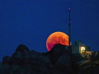 皆既月食（ブラッドムーン）を見逃してしまった人の為の、宇宙＆世界各地から届いた美しい月の写真